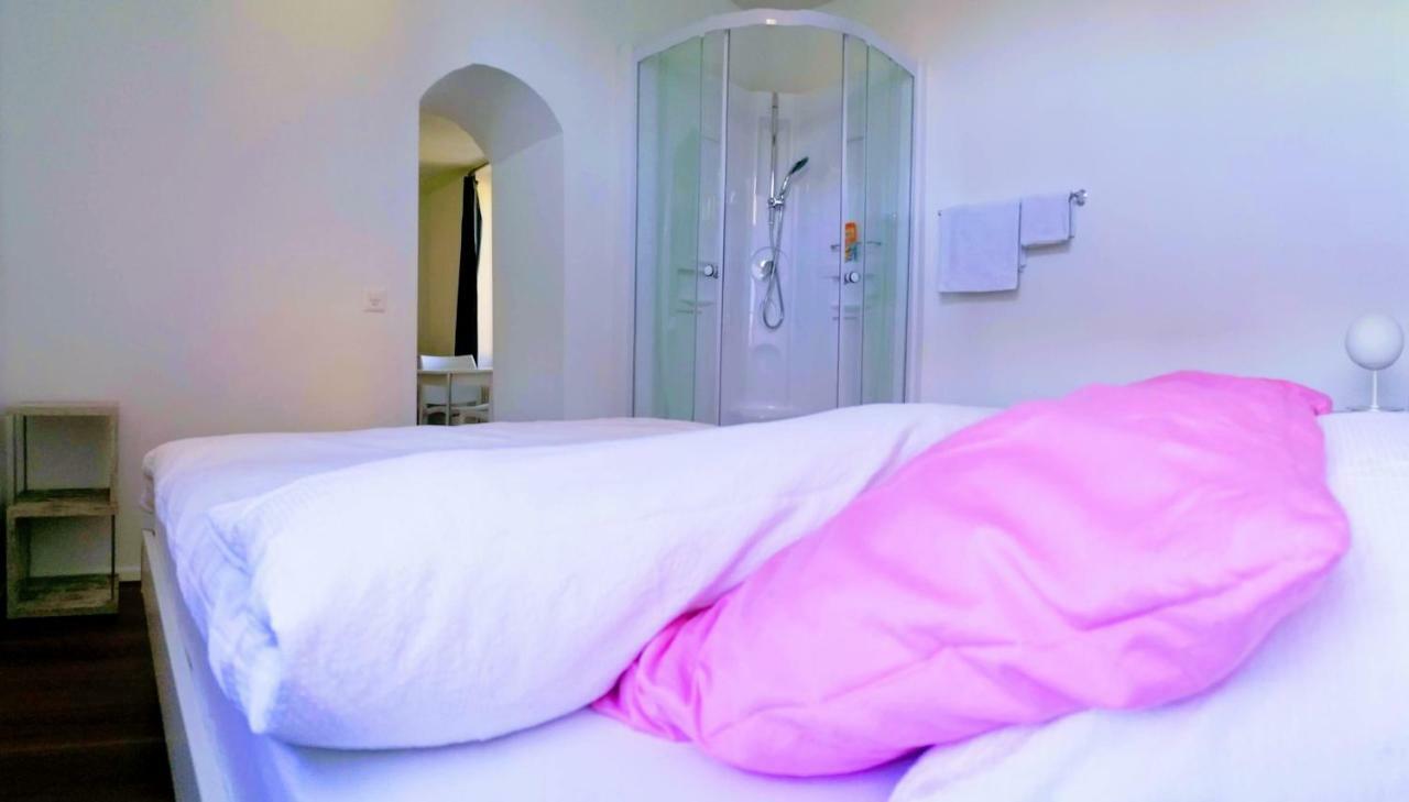 Rooms-Zimmer Neuhausen Am Rheinfall Exterior foto